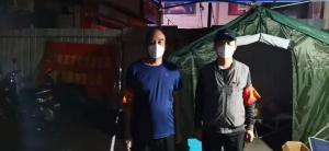 华人策略研究论坛一线战“疫”之：党旗飘扬在门外，党旗扎根在心里，53岁和35岁党员成绝佳搭档